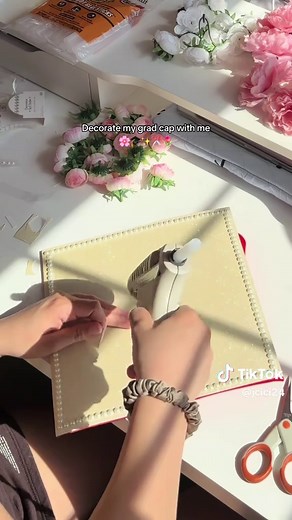 Grad Cap Design Ideas: Easy Floral Graduation Caps