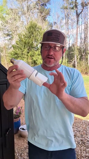 ‪@wyze‬ Socket Bulb Cam with pan tilt motion sensor Color Night Vision