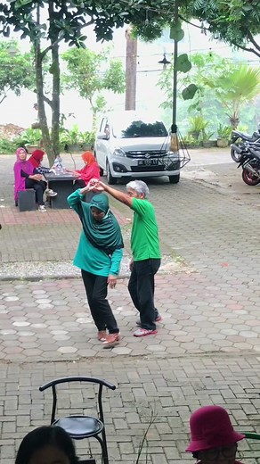 Sweetest Thing Ever: Couple's Graduation Surprise with Flowers