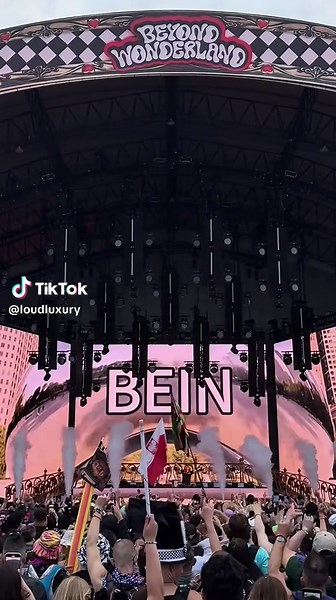 Explore Chicago's Nightlife: A Visual Rave Experience