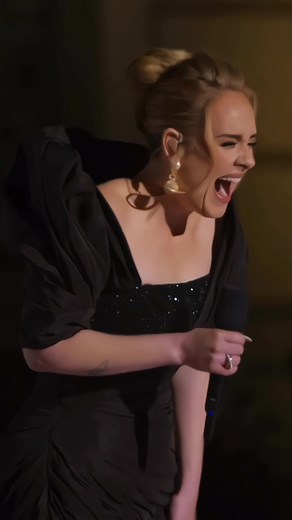 Adele is complicit in a marriage proposal ❤️ What would you do if he popped the question during a concert? 🤩💍 Video @adele_mx #proposal #proposalinconcert #adele #adele30 #music #art #fypシ #weddedwonderland #proposals #proposalsinwonderland #engaged #engagement #concert