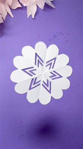 Easy Paper Snowflakes - How to make Snowflakes out of paper #papersnowflaketutorial