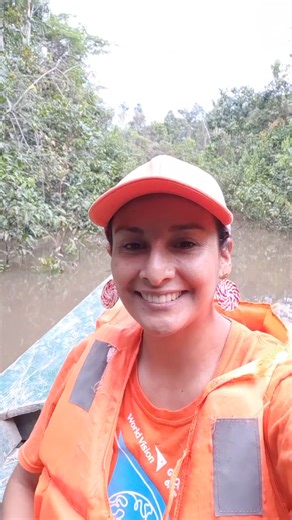 Embark on a day in the life with Cinthia from World Vision Perú as she travels down the Amazon to the heart of the "Education Inclusion for Life" project. Here, teenagers and young people are gaining vital finance skills, entrepreneurship training, and support to access technical courses. We join Cinthia as she visits a community hall, as future change makers craft business plans to submit to World Vision, hoping to access a small investment fund to bring their dreams to life. #dayinthelife #pov