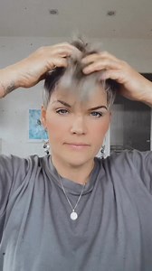 695K views · 2.6K reactions | Werbung I’ve got a lot of questions on this video- I am using a pump bottle with volume powder to create grip and volume on my short hair- https://salirasa.com/faq/ you can refill it with corn starch and (for the color match cinnamon or cocoa powder) #kurzhaarfrisurenfrauen #undercut #pixiecut #kurzehaarestylen #kurzhaarfrisuren #salirasa #meucabelocurto | Salirasa | Facebook