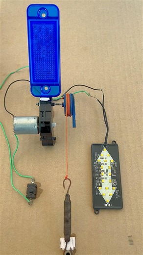 Powering ARROW INDICATOR LIGHT using spring powered engine#projects