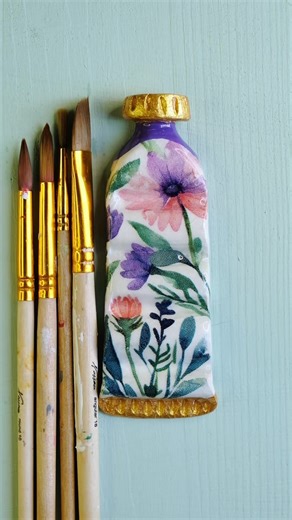 Creative Brush Holder Tutorial Using Decoupage Techniques