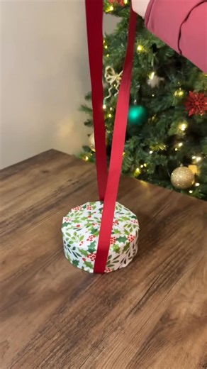 Nikki - Wrappin Queen on Instagram: "I always gift wrap my cookie tins! Do you?"