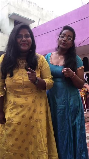 #at gap in getting ready for BIGIL audio launch#sistalove👩‍❤️‍💋‍👩#@priyarobo @priyaranyaranjith @newsreader_ranjith @prince_rozario