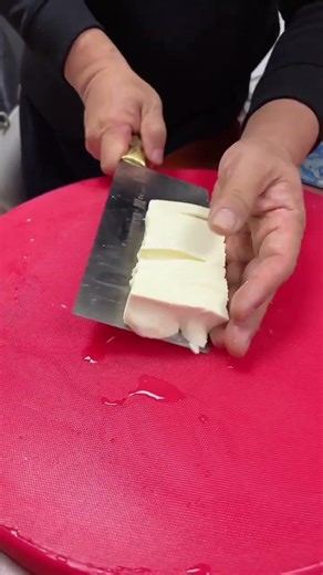 Appreciation of intangible cultural heritage handicrafts, coir raincoat tofu cooking tutorial, p