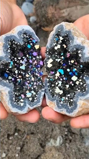 Mystic quartz is a rare stone, it is hiding here!! //Gemstone //Lapidary// mistery