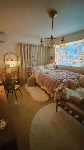 kanna 🌸 on Instagram: "お部屋アカウントを始めてからずっと欲しいな〜と思っていた念願のアイテム💐 ついにお部屋にお迎えしました♡ Android TV プロジェクター Wanbo Cube 2 pro @wanbo.japan 保護ケース一体型の美収納デザイン✨ インテリアに馴染むスタイリッシュな見た目が特徴です♡ レンズ部分が隠れた状態で収納出来るので オブジェみたいな感覚で置いておける🥰 230度の稼働域で、天井投影も楽々♩ ToFセンサーを搭載してるので 全方向自動台形補正とオートフォーカスを実現✨ 機械が苦手な私でも 簡単に操作出来ました☺️🌷 Android 11 TV OS 搭載で 7000以上のアプリを利用出来るので 気軽におうち映画館を楽しめます♡ 私はYouTubeでクリスマスソングや ディズニーソングを流してまったり過ごしたり、 Huluのアニメや映画も大画面で楽しんでます♡ テレビより場所を取らないので 一人暮らしの方にもぜひおすすめしたいアイテムです〜🕊️♡♡ 今回フォロワーさんに向けて クーポンコード発行して頂いてます🏷️ ▷