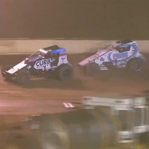 🙌 #USAC Sprint Cars at Circle City never disappoints. Live on FloRacing tonight. 🏁