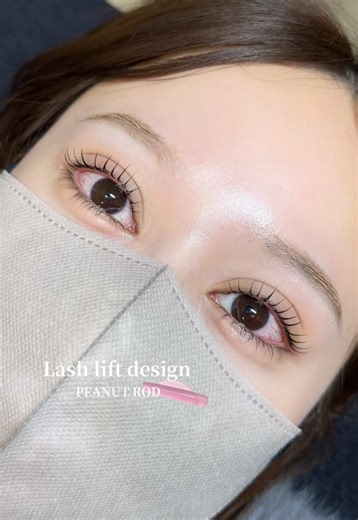 似合わせまつげデザイン✨ カールを付けすぎると二重幅に食い込んでしまうので、立ち上げカールでぱっちりさせつつナチュラルで可愛いまつげに🍑 コーティングで束感にするとさらに可愛くなっておすすめです🎀 まつげのお悩みご相談ください🌿 #まつげパーマ #まつ毛パーマ #束感まつ毛 #ラッシュリフト #下まつげパーマ