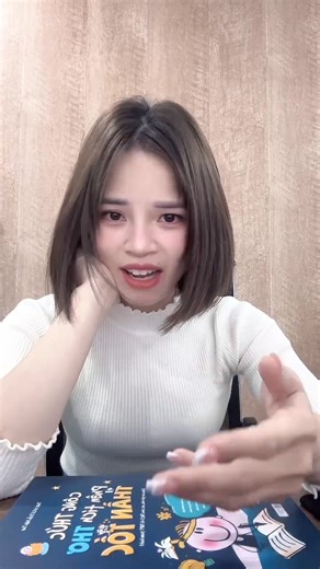 Mọi bí quyết phân tích Thơ nằm trong cuốn sách này - Công thức phân tích Thơ kèm dàn ý chi tiết - Những yêu cầu cơ bản khi làm bài phân tích Thơ trong chương trình mới - Tổng quan các dạng phân tích Thơ thường gặp - Nâng tầm văn phong với một số kĩ thuật làm văn - 50 đề bài phân tích Thơ gợi ý mẫu độc quyền theo chương trình mới Chi tiết cuốn sách: https://letrandieuthu.com/sach-cong-thuc-phan-tich-tho-than-toc/?landing4 | Học Văn Bằng Công Thức Cùng Cô Diệu Thu