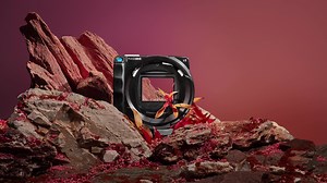 Get a free pro guide on creative product photography from Paloma Rincon Through this guide, you’ll gain insight into Paloma’s highly creative approach to product photography and get inspired by her ability to turn any regular product shoot into a visually striking art project. | Phase One