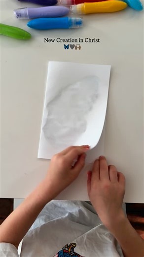 Free download 🩵 Comment the phrase “Made New” for the download link! 🔗 This template is included in English & Spanish. We tried this activity a few times. It works best with card-stock paper and washable paint. I will send you the link to the paint that we used with the free download! 🙌🏻 Paint one half of the butterfly and fold the paper in half. Push down on the paper. Then, open it to reveal a beautiful 🦋 “Therefore, if anyone is in Christ, the new creation has come: The old has gone, the