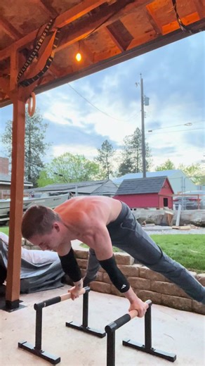 Calisthenics: Mastering the Straddle Planche