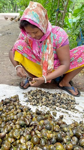 Amazing a women clear snail.🐌 #foryouシ #highlight | Rahat Bhai