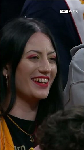 🟡🔴 Galatasaray Taraftarlarından 'Pode Pode' Dansı! #shorts #galatasaray