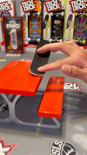 Clean tricks with team rider Erik #techdeck #fingerboarding #mini #skateboarding
