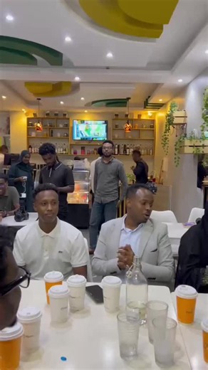 “Fijaan Caffé ku soo dhawoow, nala fiidso. Mahadsanid Xildhibaan Mohamed Bare iyo Xil. Gobsan iyo dhalinyarada.”#somaliacoffeeculture #EveryCustomerMatters #somalitiktok #fyp
