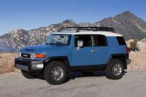 How to use 115-Volt Power Outlet on Toyota FJ Cruiser