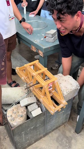 Spaghetti Bridge Engineering: Testing Load Capacity