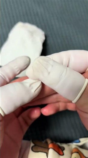 Meet the Adorable Hairless Cat Showcasing its Unique Charm