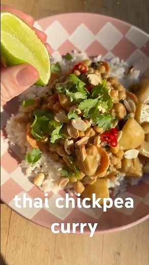 Thai Inspired Peanut Curry 🍛: https://glow-diaries.com/thai-chickpea-curry/