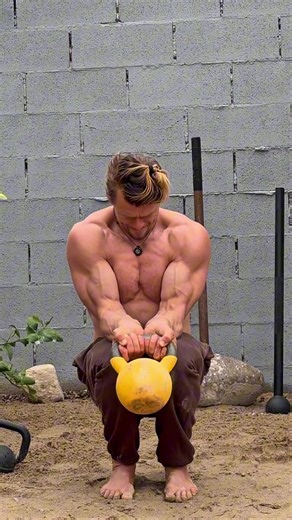 Here are 3 of my favorite kettlebell grip drills to build strength, stability, and connection between your shoulders, pelvis, and wrists. It’s all about connection. Feel how the tension transmits through the body, not how it gets stuck in one place. Your wrists are an extension of your arms, shoulders, and pelvis. Train them that way. 1️⃣ Squatted wrist flexions – grab the kettlebell from the top of the handle, not the side. 2️⃣ Upside-down kettlebell open/close – for shoulder and wrist stabilit