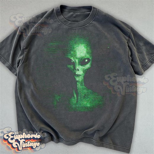 Comfort Colors® Vintage Alien T-shirt, UFO Graphic Tee, Retro Sci-fi Meme Shirt - Etsy