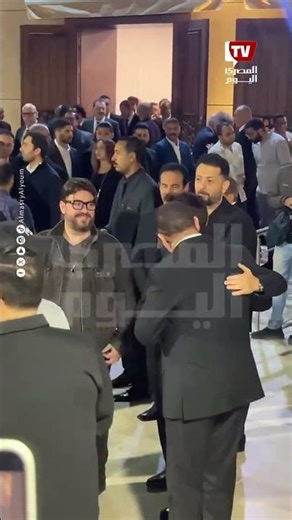تامر حسني ومحمد فؤاد وعدد كبير من نجوم الفن واجب العزاء هاني شاكر