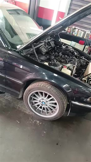 Exploring the 2023 BMW E38 3.5 V8