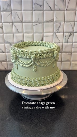 Decorate a Sage Green Vintage Cake with Me