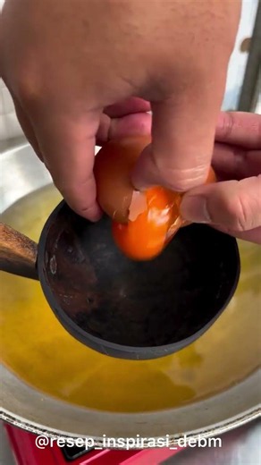 Cook using this method so the oil doesn't smell fishy #tips #cooking #cookingshorts #viral #trends