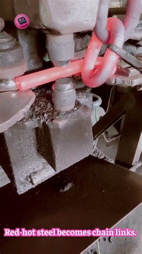 STEEL CHAIN FORGING PROCESS — red-hot links shaped into unbreakable strength #MetalCraft