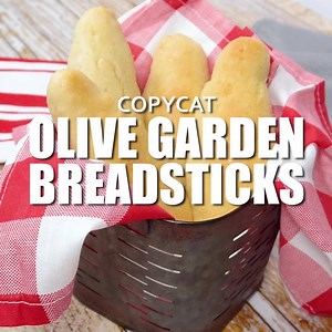 189K views · 265 reactions | Give me ALL the carbs! 藍 NOTE: These taste BETTER than the ones at the OG Recipe HERE --> https://www.thecountrycook.net/copycat-olive-garden-breadsticks/ | The Country Cook | Facebook