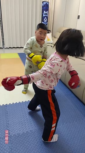 @kidsboxer1v1 on Instagram: "#boxing #kidsboxing #chinese #FunnyBoxing #KidsBoxing #ChinaVibes #CuteAndFunny #BoxingLaughs #SillyKids #PlayfulBoxing #ChineseKids #ViralComedy #LOLMoment #FunBoxing #BoxingFun #HilariousKids #InstaLaughs #cuteboxer"
