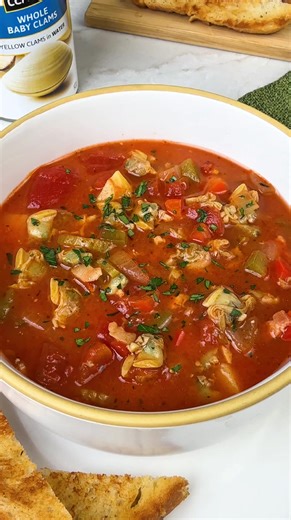 Cozy season calls for a classic 🍲 This Manhattan Clam Chowder is packed with bold tomato broth, hearty veggies, and Clover Leaf Whole Baby Clams for that perfect burst of seaside flavour. Warm, comforting, and ready in one pot. Follow this link link for the full recipe: https://www.cloverleaf.ca/en/recipes/manhattan-clam-chowder/ #CloverLeafSeafoods #ManhattanClamChowder #ComfortFood #CozyMeals #SeafoodRecipes #TasteItAndSee | Clover Leaf Seafoods