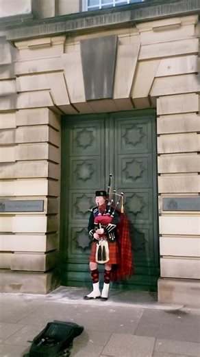 Charming Bagpipes Music - Edinburgh Vibes !