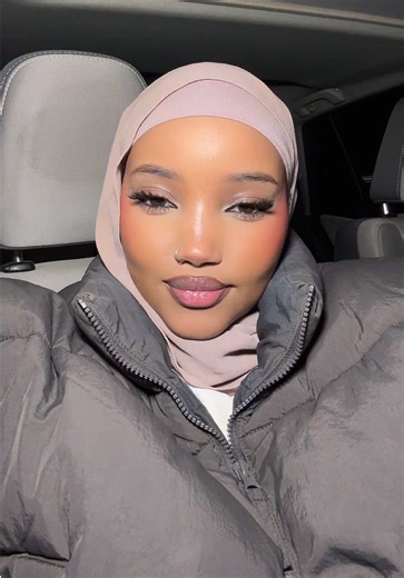 base tutorial coming I promise omg I feel so bad hahah #makeup #softglam