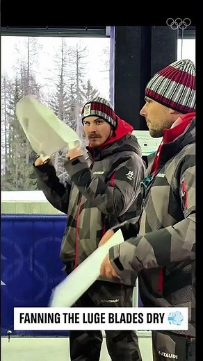 Fanning the luge blades dry before the race. 💨