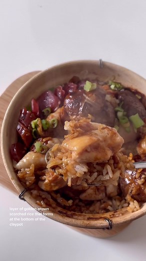 ez pz dinner 😚 #food #fyp #asianfood #easyrecipe #homecooked #cookingvideo #claypotrice #claypot #chicken #foodtiktok
