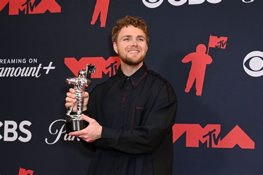 What happen with Alex Warren’s parents? Family tragedy explored as  singer wins First VMA for Best New Artist