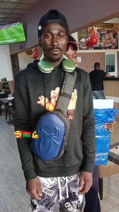 7.8K reactions · 62 shares | 殺Voici le jeune talentueux et en plus un fan qui a décidé de me faire un cadeau. Vraiment merci beaucoup ça m'a touché frère Pour tout besoin de ce genre de tableau décoratif veiller le contacter au +22604581818 ou bien le 63325704 | Abou Comédie | Facebook