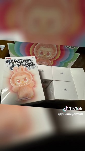 キタキタキターーー🤩諦めてたのに奇跡が起きて買えたラブブ😳開けて色確認したいけどドキドキしすぎて開けれない😂はぁ🥰最近運が良くて幸せ🥺#The Monster#ラブブLove