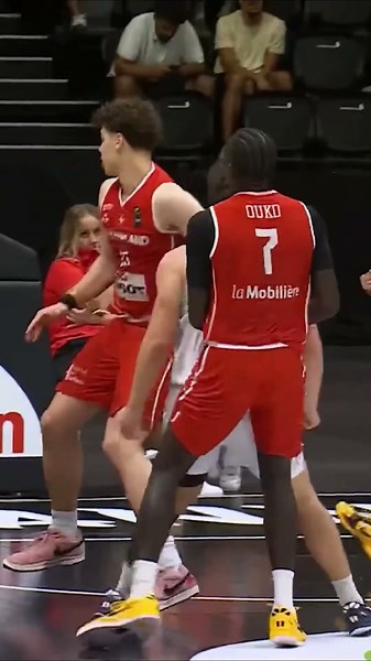 Met him right at the rim 🤯