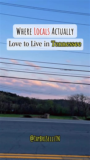 When you’re moving to a new state, you don’t just want trendy — you want tried-and-true. So where do locals actually love to live in Tennessee? Here are some hometown favorites that people stay in long after the moving truck leaves: ✨ Franklin & Brentwood – Historic charm, amazing schools, and upscale neighborhoods with Southern elegance. A favorite for families and professionals alike. 🌊 Hendersonville – Lake views, great parks, and that small-town feel just outside Nashville. Waterfront livin
