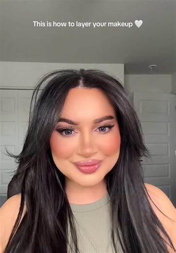 How to Layer Your Makeup: Step-by-Step Guide