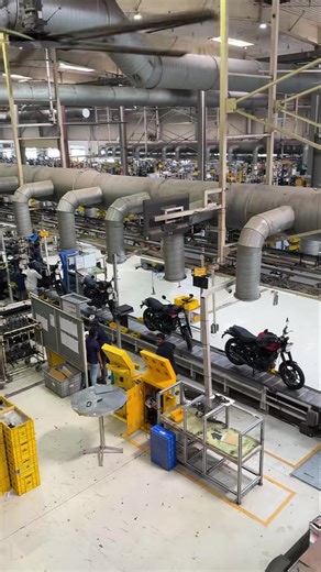 Montážní linka 🏍️ Na montážní lince se aktuálně montoval Hunter 350. | MOTO crew